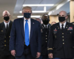 川普訪問軍醫院 首度公共場合戴口罩