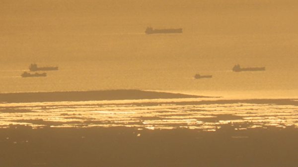 罕見 攝影師在阿里山拍到外海船隊及雲瀑雲海