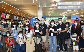 松山机场办“伪出国”活动 台湾民众开心过干瘾