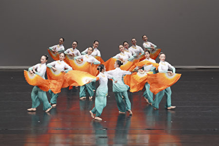 茑松古典艺术飨宴移师高雄展演，舞蹈科学生表演精彩舞蹈。