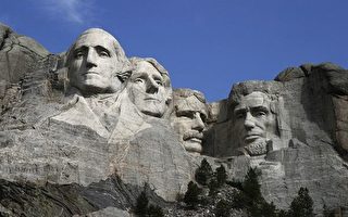 “清醒的暴徒”砸毁文物 指向美国四大总统像