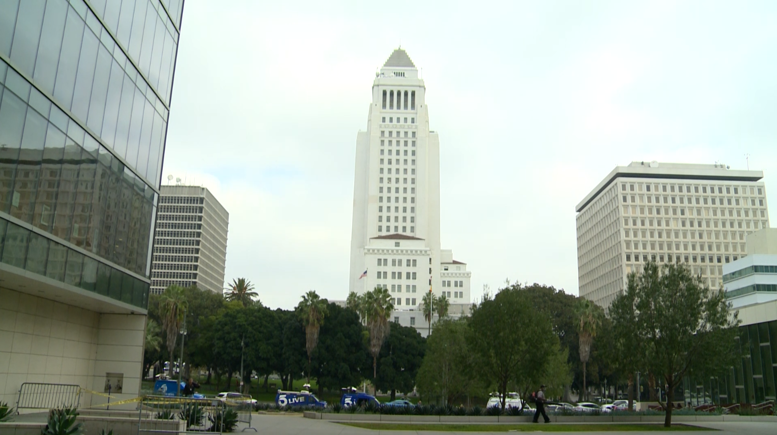 洛杉矶市议会取消COVID-19疫苗护照令