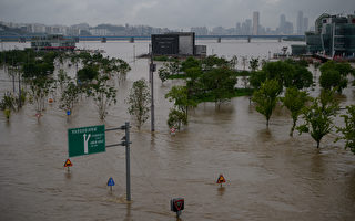 组图：韩国洪水山体滑坡致14人死 千余人疏散