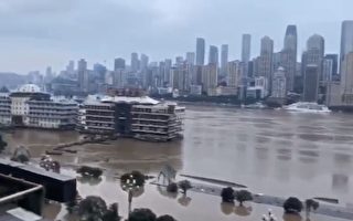 重慶首啟一級防汛警報 洪水罕淹樂山大佛腳趾