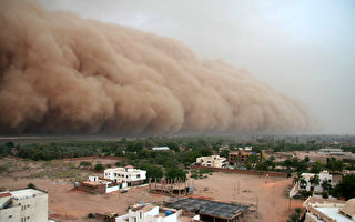 沙尘暴吞噬印度城市 如末日景象