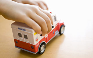 妈妈昏倒 5岁儿打“玩具救护车”上号码救母