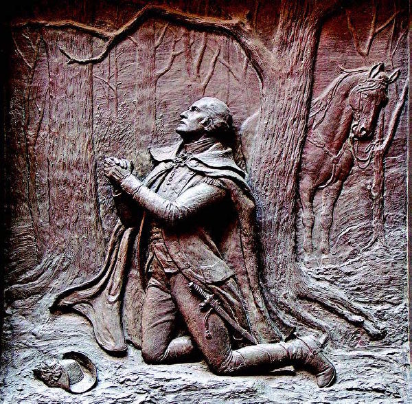 圖為聯邦國家紀念堂中的浮雕作品《福吉谷祈禱的華盛頓將軍》。（Shutterstock）