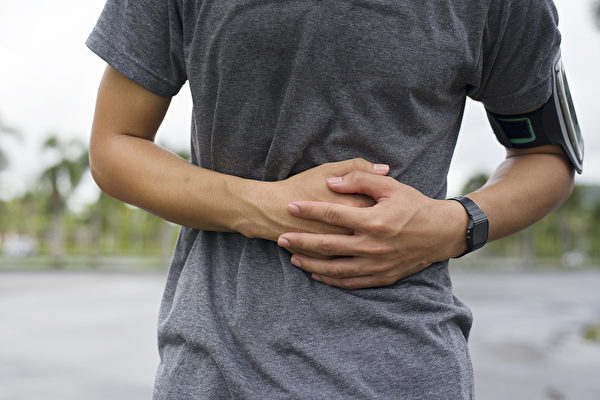 胃癌与饮食习惯的关系极大，怎样吃才能远离胃癌？(Shutterstock)