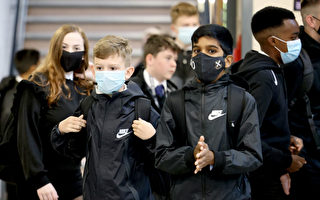 担心出现疫情 英国900所学校让学生回家
