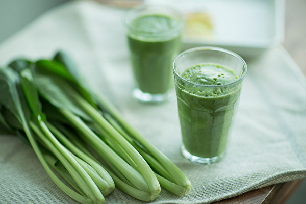 綠拿鐵可代替正餐，減少熱量攝取並補足微量營養素。(Shutterstock)