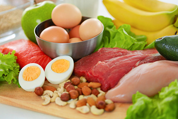 日本首席體能訓練師中野·詹姆士·修一指出，要想達到營養均衡、避免發胖，一天吃14種食物為好。(Shutterstock)