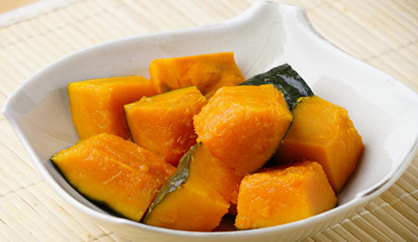 南瓜减肥吃法：吃南瓜减肥，最简单的方法是用电锅蒸南瓜。(Shutterstock)