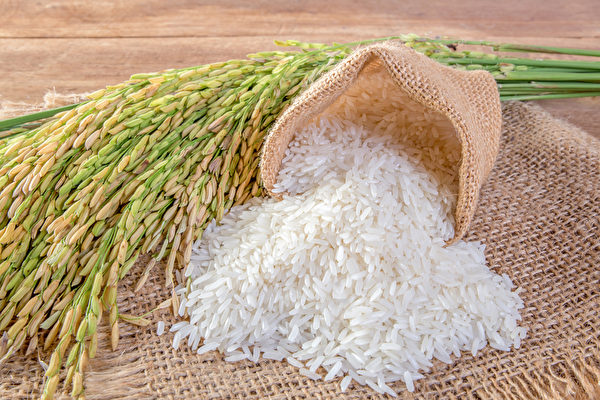 白米分为粳米和籼米。籼米较为细长。(Shutterstock)