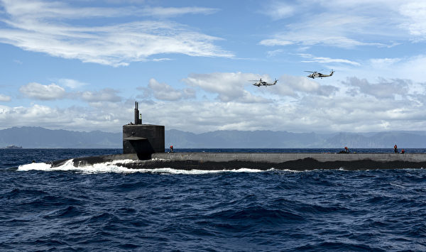 10月20日，在夏威夷群岛附近，两架MH-60R海鹰直升机，向俄亥俄级弹道导弹潜艇杰克逊号（USS Henry M. Jackson，SSBN 730）运输货物。