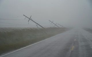 飓风“艾达”逼近 路易斯安那州数万人撤离