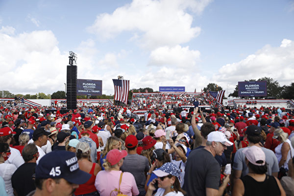 TAMPA, FL - OCTOBER 29: Supporters of President Donald Trump some who are not wearing face coverings arrive to hear his campaign speech four days before Election Day on October 29, 2020 in Tampa, Florida. With less than a week until Election Day, Trump and his opponent, Democratic presidential nominee Joe Biden, are campaigning across the country. (Photo by