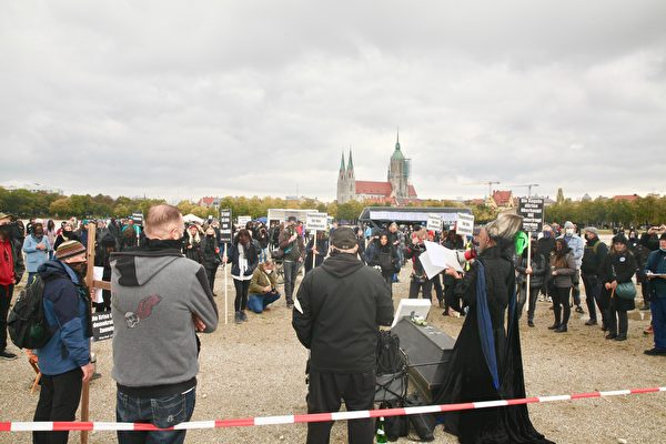 慕尼黑“送葬”游行 抗议德政府损害基本法