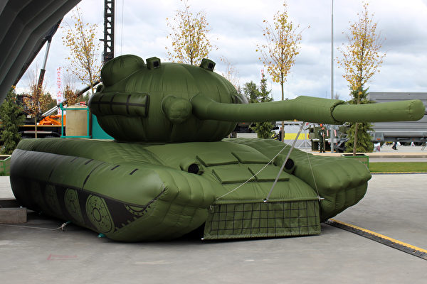 容易移動和部署 俄軍用充氣坦克欺敵