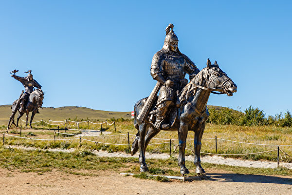 蒙古士兵雕像