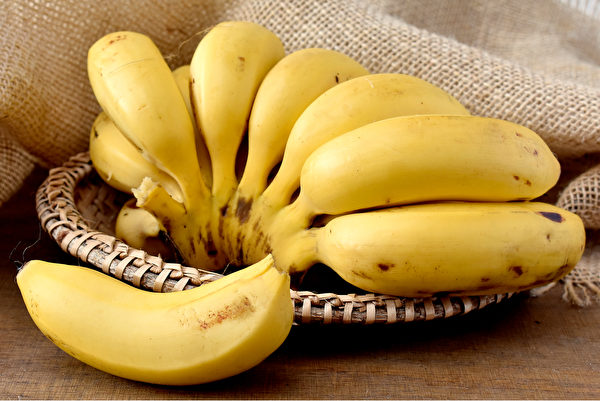 運動後以一根香蕉搭配一杯無糖豆漿或茶葉蛋，可補充蛋白質和碳水化合物。(Shutterstock)