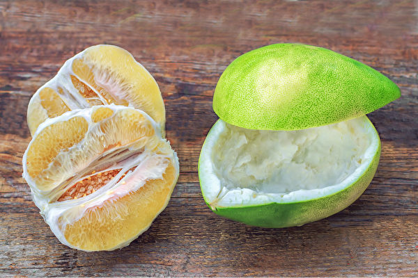 用柚子皮制作天然清洁剂，不仅清洁去污除臭力强，还能让家中充满柚子的香氛。(Shutterstock)