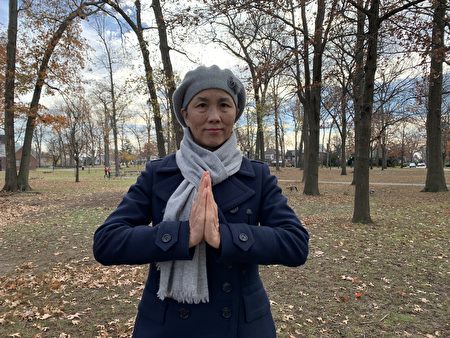郭小芳表示，她是在2009年中共迫害法轮功第十个年头那年在北京得法的，她用生命的实践证实法轮功是高德大法。