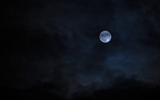 万圣夜出现罕见蓝月亮 今年最小满月