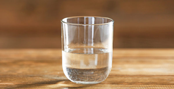 水為「百藥之王」，怎樣喝水才養生？(Shutterstock)
