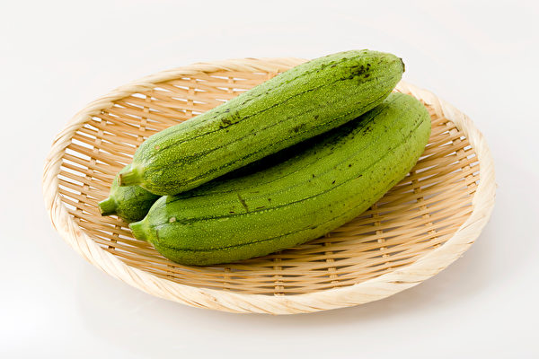 吃到苦味絲瓜要小心，裡面含有天然毒素葫蘆素。(Shutterstock)