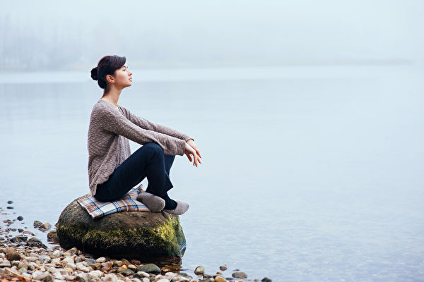 用定向呼吸减压法，可以养心护肺，立杆见影地缓解紧张、焦虑的负面情绪。(Shutterstock)
