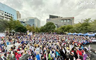 两千人冒雨挺川普 学者：台湾人坚持做对的事