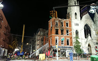纽约市东村凌晨6级大火 百年教堂惨遭烧毁