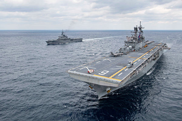 2020年1月13日，美國兩棲攻擊艦美利堅號（LHA 6）和日本海上自衛隊的兩棲運輸船塢艦國崎號（LST 4003）在東海共同演練。（美國印太司令部）