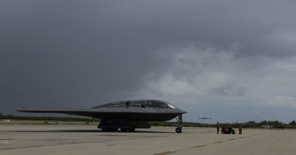 2020年8月12日，美军部署3架B-2隐形轰炸机到印度洋的迭戈加西亚岛，该岛实际由英国掌控。（美国印太司令部）