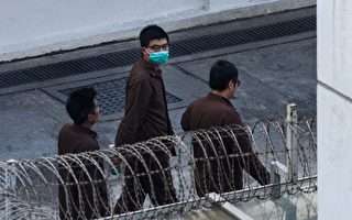 港警拘捕53名泛民人士 搜查黃之鋒住所