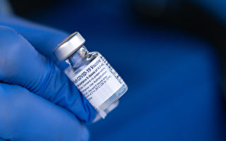大批疫苗到达休斯顿 医护人员开始接种