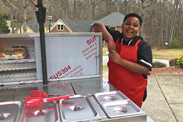 14岁男孩成为乔治亚州最年轻的餐馆老板