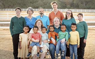 德州夫妇收养六个孩子 家庭成员一天翻倍
