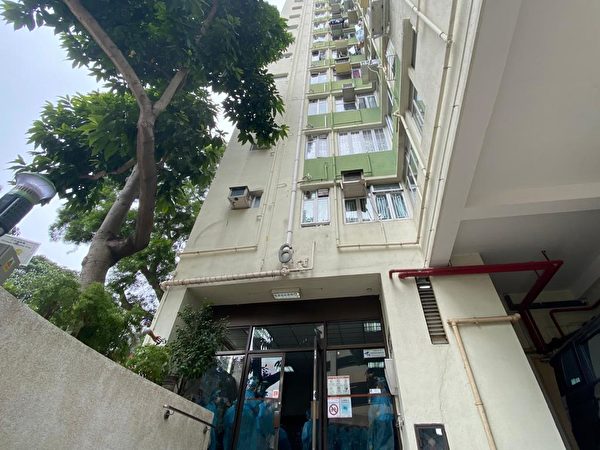 香港九龍一大型住宅區麗晶花園出現多例中共肺炎病例。圖為麗晶花園第6座。（霄龍/大紀元）