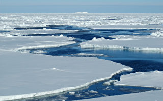大海捞针 俄破冰船救起在浮冰上漂流的渔夫