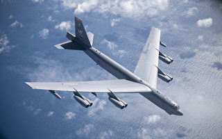 2020年6月3日，B-52轟炸機在挪威北部海岸與盟友聯合訓練。（美國空軍）