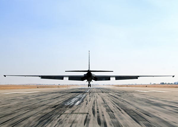 2020年12月15日，1架U-2蛟龍夫人偵察機降落在加利福尼亞州的比爾空軍基地，進行了首次AI人工智能測試。（美國空軍）