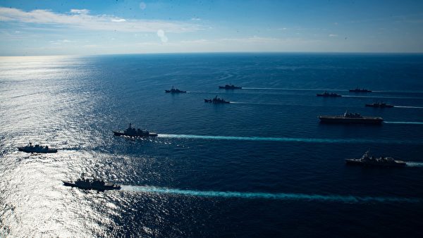 2020年11月5日 ，里根航母（CVN76）舰队与日本海上自卫队和加拿大海军的护卫舰，在日本附近海域编队航行，“利剑”演习（Keen Sword 21）落幕。（美国印太司令部）