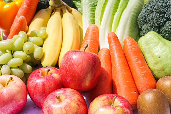 五种颜色的蔬果轮流吃，能吃进全方位营养，帮助抗氧化、抵抗病菌。(Shutterstock)