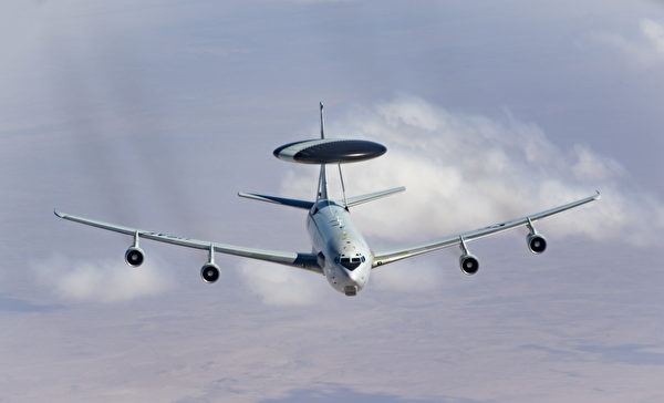2019年2月28日，一家美军E-3哨兵预警机在打击ISIS恐怖组织的行动中。（美国空军）