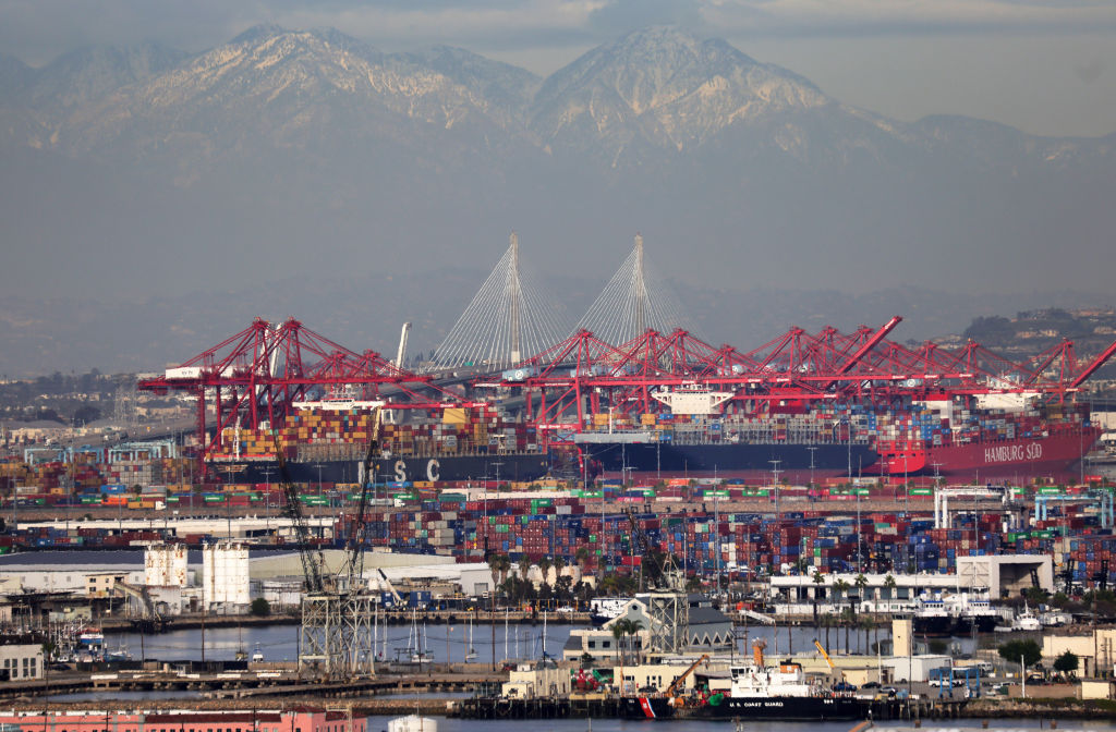 美西海岸港口勞資糾紛致船運擁堵 波及供應鏈