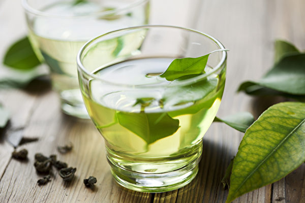 綠色食物的代表「綠茶」，含有豐富的抗氧化物質兒茶素。(Shutterstock)