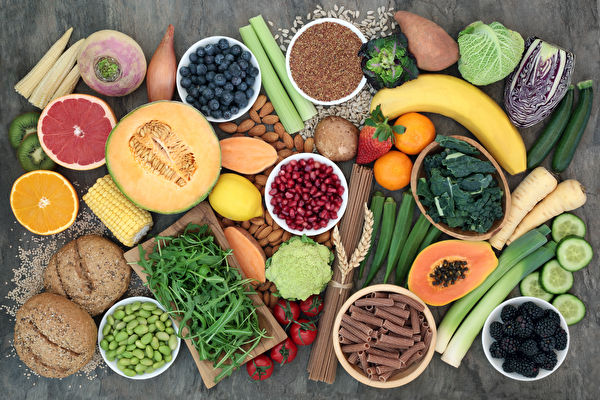 Shutterstock,High,Fibre,Food,For,Good,Health,Concept,With,Fruit,,Vegetables,纤维,fiber