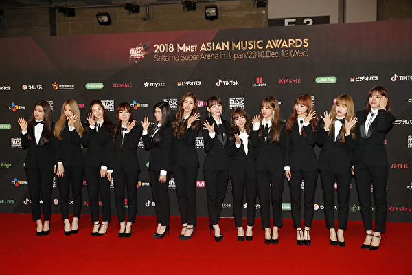 IZ*ONE attends the 2018 MAMA