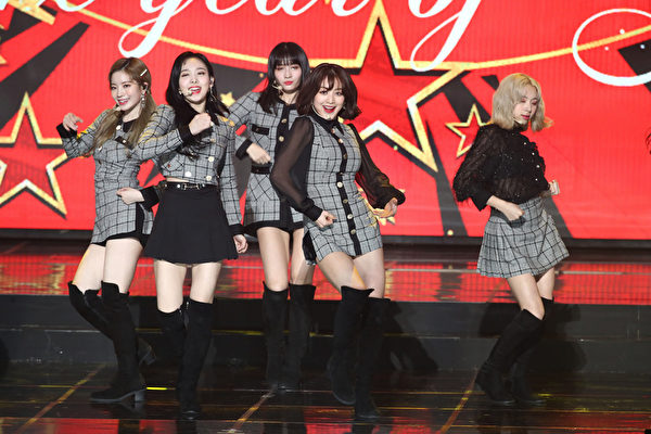 TWICE attends the 8th Gaon Chart K-Pop Awards